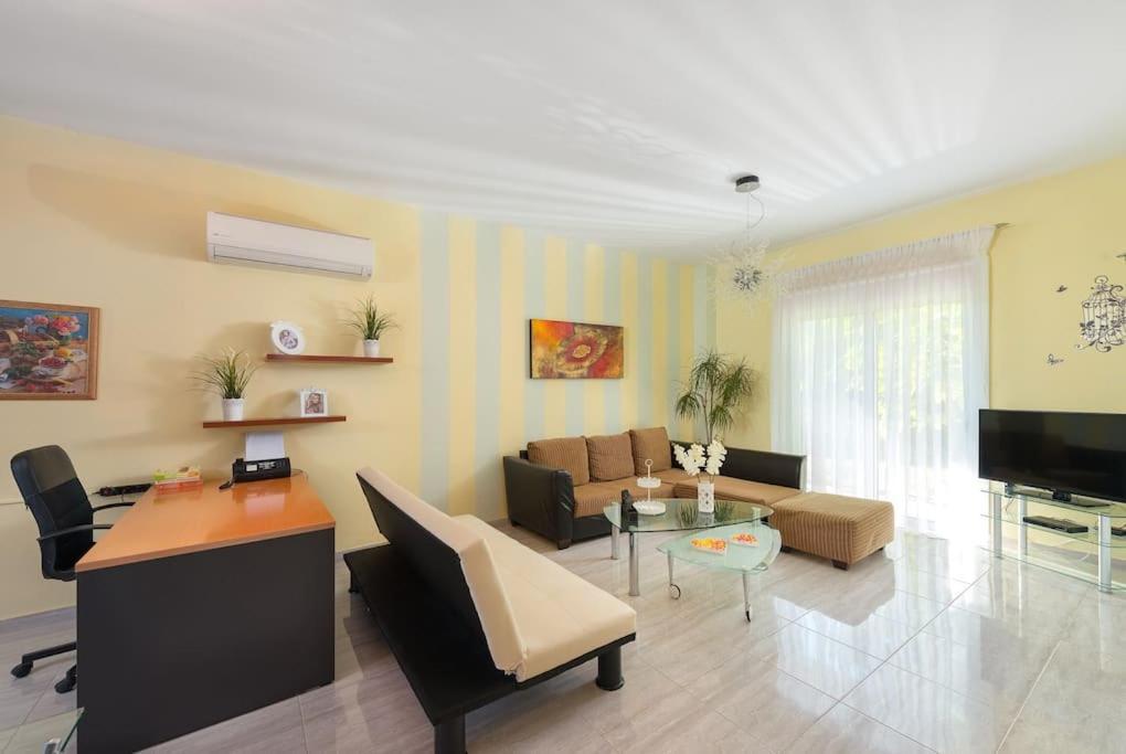 Greek Style Ground Floor Apartment & Pool Ialysos  Ngoại thất bức ảnh